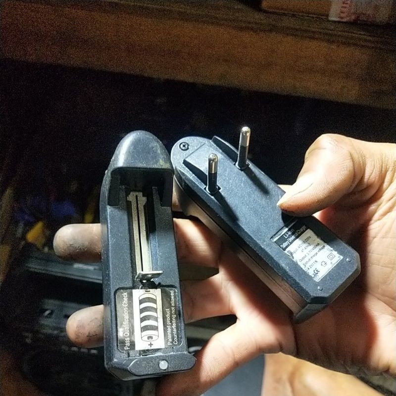 CHANGER CAS BATERAI ION 1 BATERAI 18650 3,7 VOLT