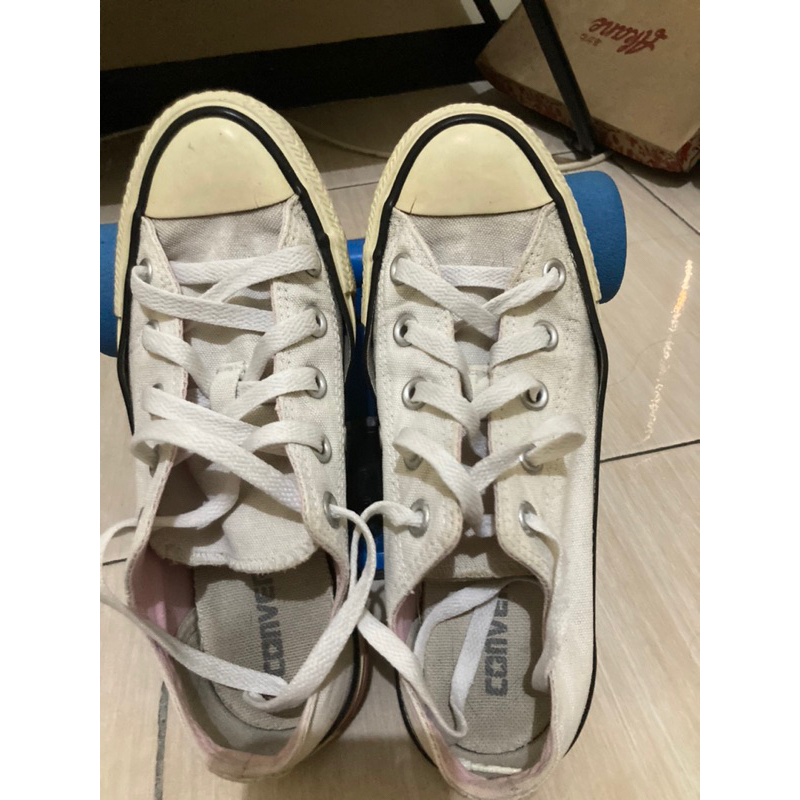 sepatu putih converse