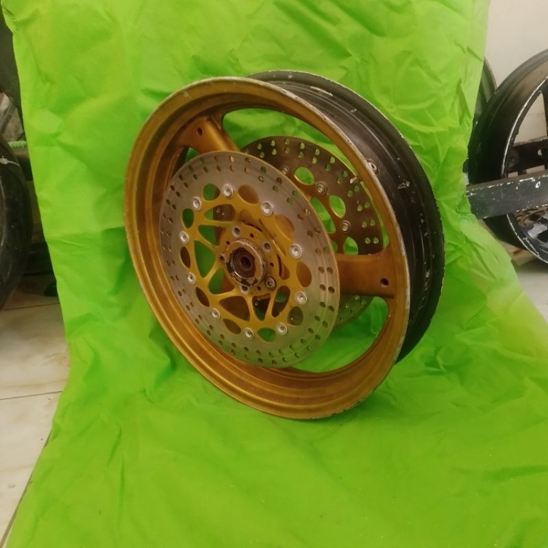 velg depan gsxr400