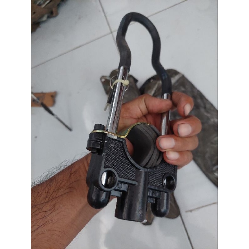 kunci ganda kunci pengaman roda depan semua motor bebek dan matic ada minus beberapa bagian cat nya 
