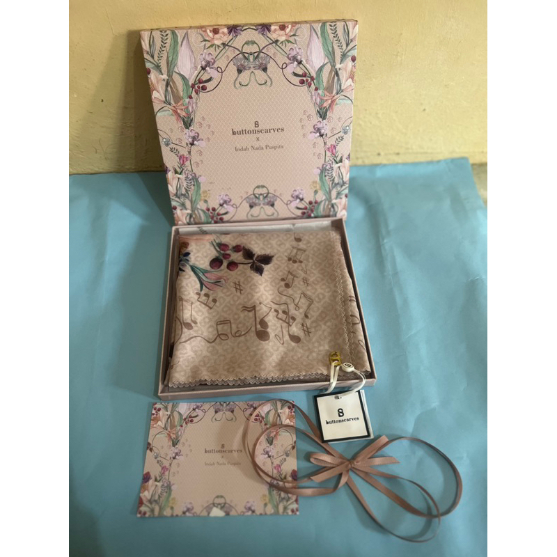 Preloved scarf Buttonscarves NADA series FIS