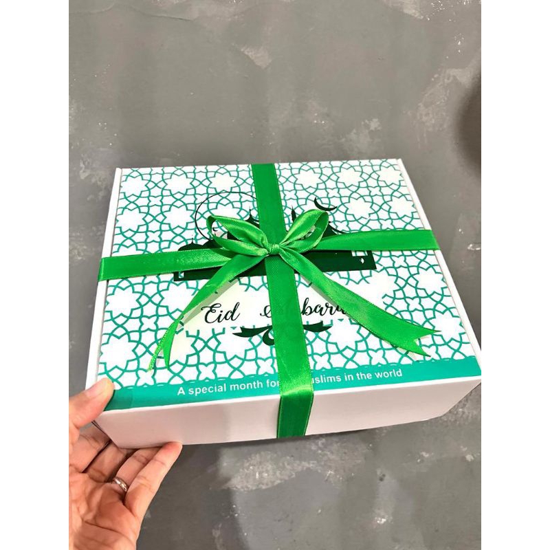 

Box corrugated edisi lebaran/eid mubarak sama pita size 24x20x7