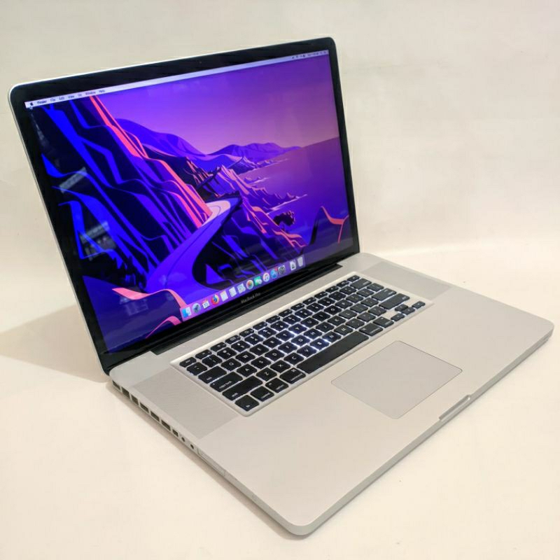 laptop editing Macbook pro 17 - ram 8gb - ssd 256gb dual vga Nvidia GeForce