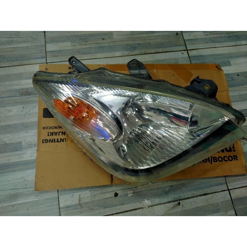 Headlamp lampu depan Avanza Xenia 2004 2005 2006 original kanan