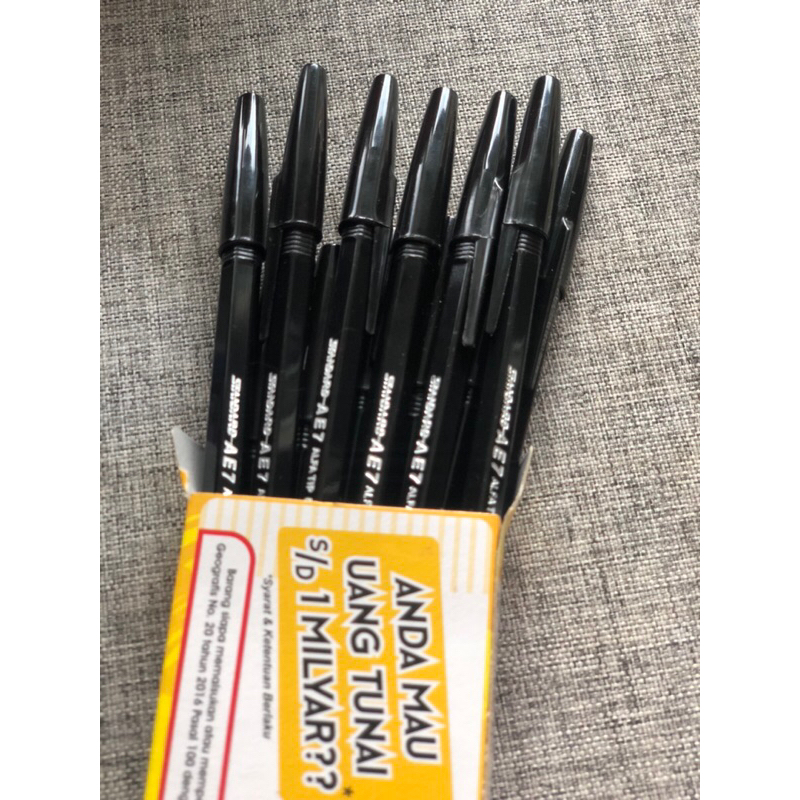 

Bolpen AE7 Fine 0.5 Black pack isi 12 standard / Bolpen Standard