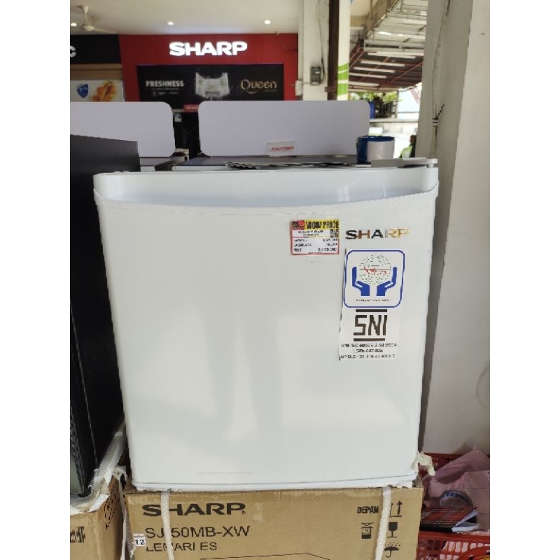 KULKAS SHARP MINI/PORTABEL SJ-50MBXW