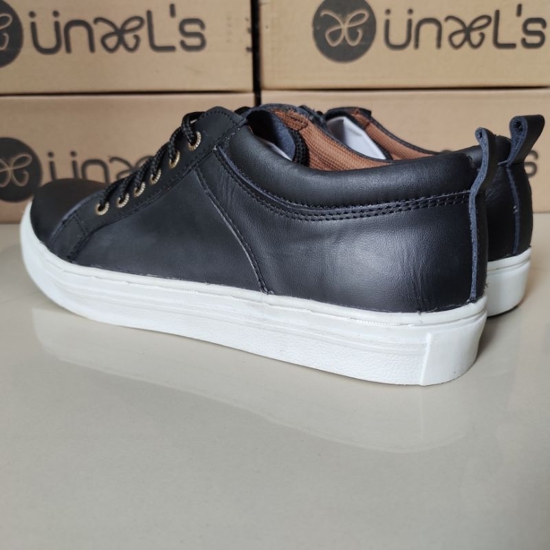 Sepatu Sneakers Pria Casual Bahan Kulit Asli Full 100% Original Elegan Cs2