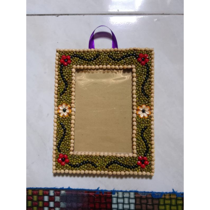 pigura kolase biji bijian