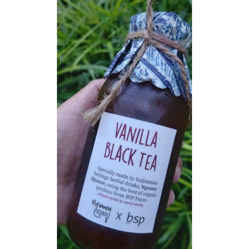 

Teh Vanilla Hitam by Ngramu Djamu