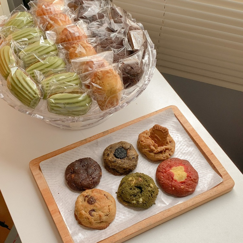 

box of 6 (3 soft cookies + 3 madeleine)