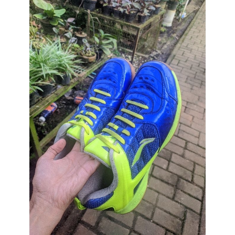 sepatu badminton second original lining