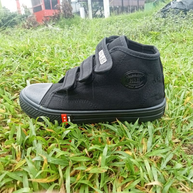 Sepatu sekolah N,B hitam polos bott perekat pria dan wanita TK, SD, smp murah awet