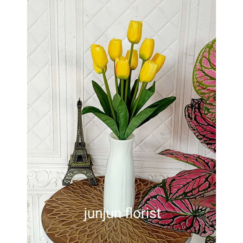 bunga tulip artificial vas plastik tinggi