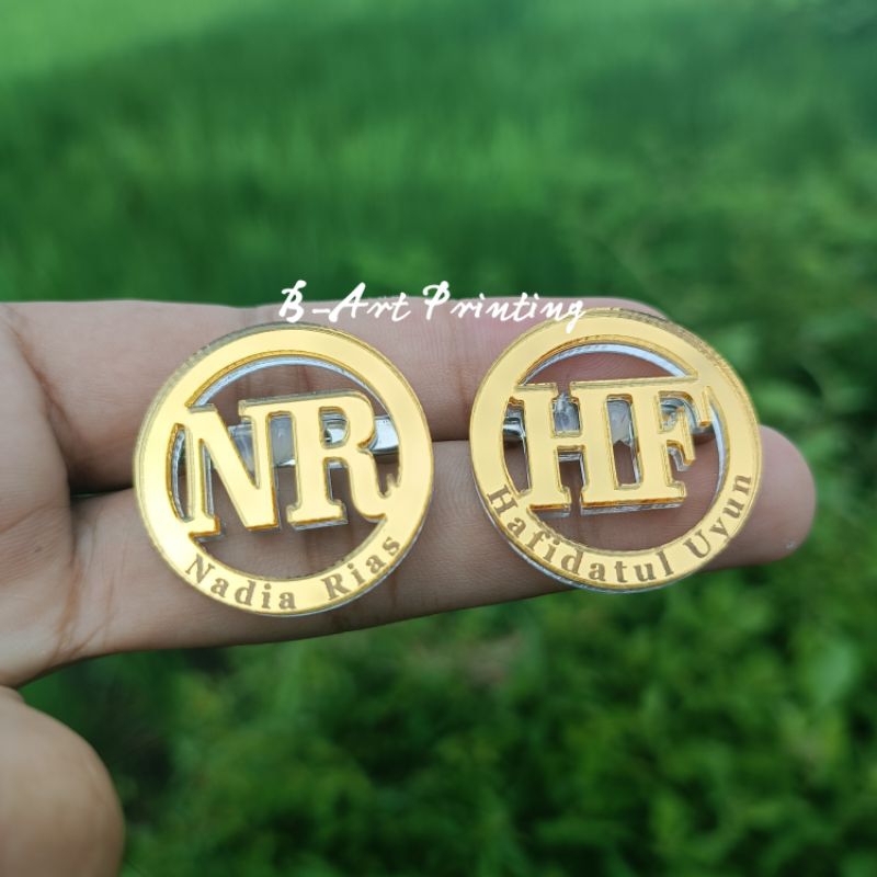 BROS NAMA BULAT GRAFIR NAMA PIN NULAT INISIAL PLUS NAMA GRAFIR /BISA JUGA UNTUK BROS HIJAB/NAMATAG Custom Bross Outline / Bross Custom / Nama Custom Akrilik