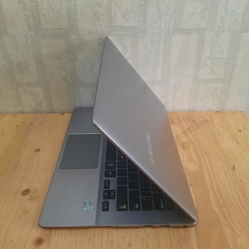 Laptop Asus X550JX Cor i7-4720HQ Ram 8Gb/HDD 1TB Nvdia Geforce 950MX Layar 15inch