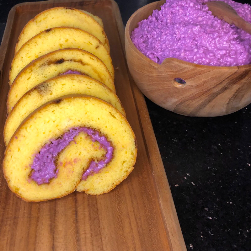 

Bolu Gulung Medan WhenCake Rasa Crunchy Taro (Pendek)