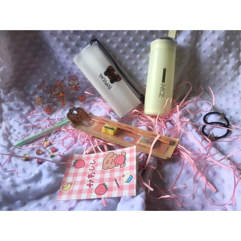 

RZ-GIFT BOX HAMPERS TEMA ANAK SEKOLAH
