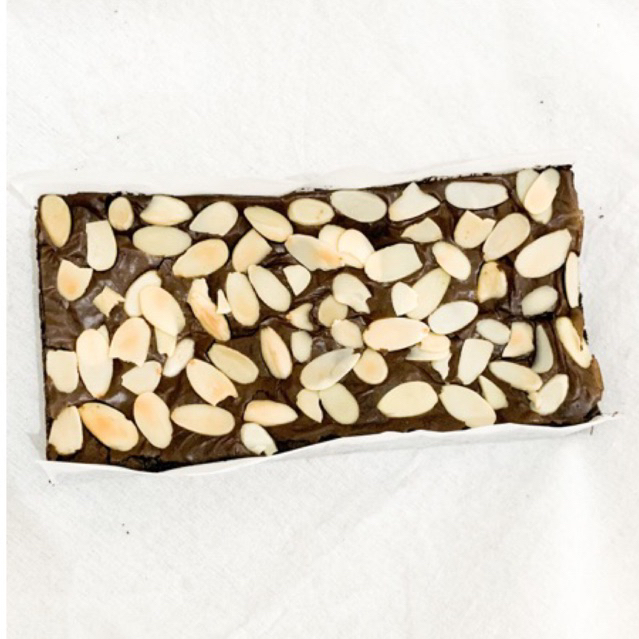 

Fudgy Brownies Almond Size Medium