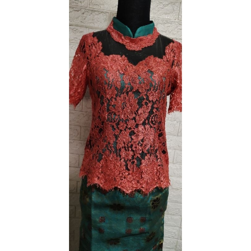 kebaya wisuda pendek