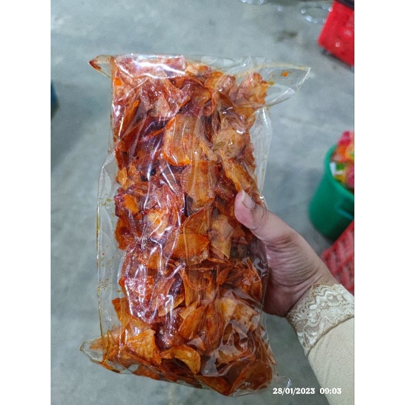 

Keripik singkong balado daun jeruk