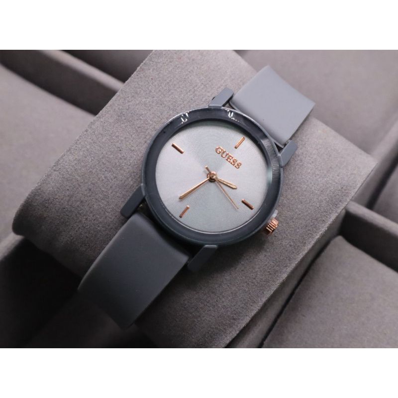 (Cod)Jam Tangan Wanita Gues Bulat New Strap Karet/Rubber(Dikirim Jakarta)