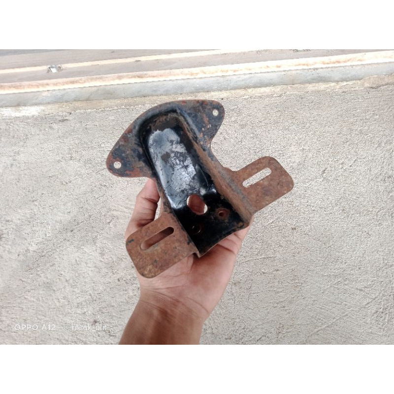 pangkon dudukan lampu belakang cb100,cb125,s90 original