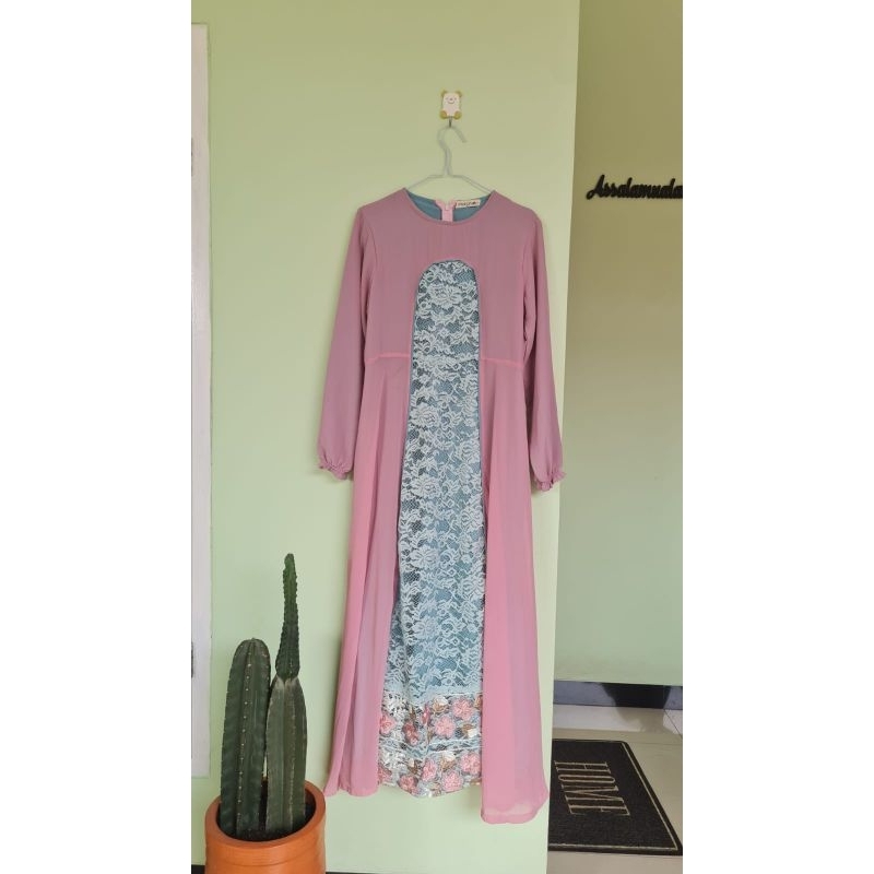 PRELOVED DRESS / GAMIS BROKAT BUTIK ( BACA DESKRIPSI )