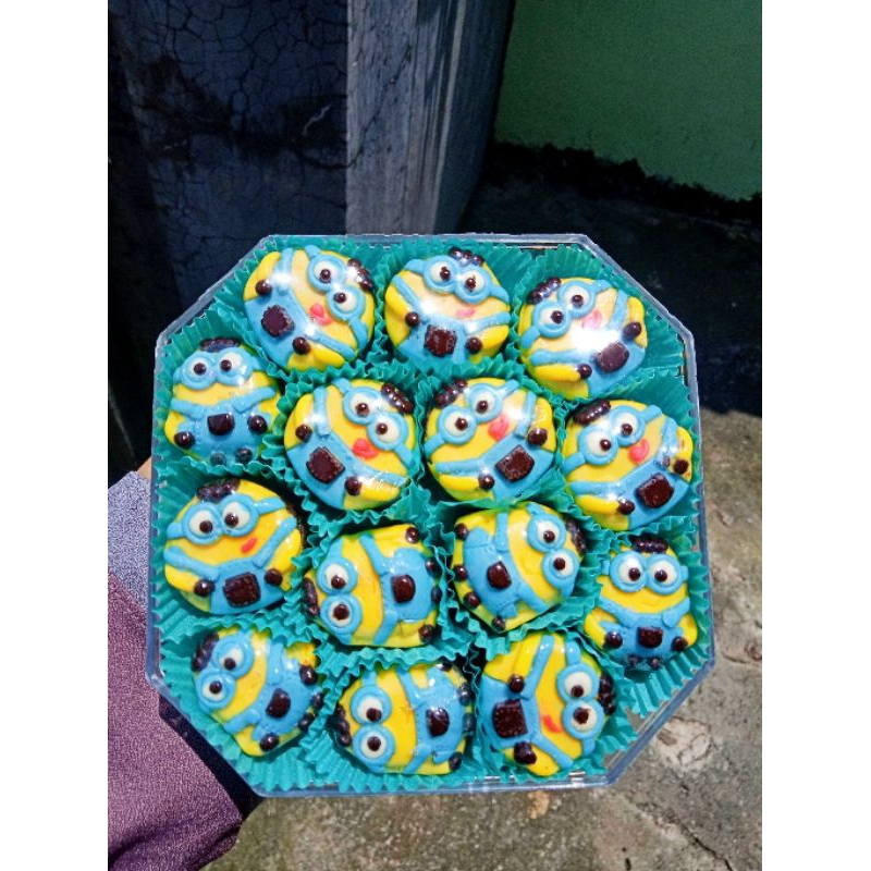 

COKELAT KARAKTER MINION