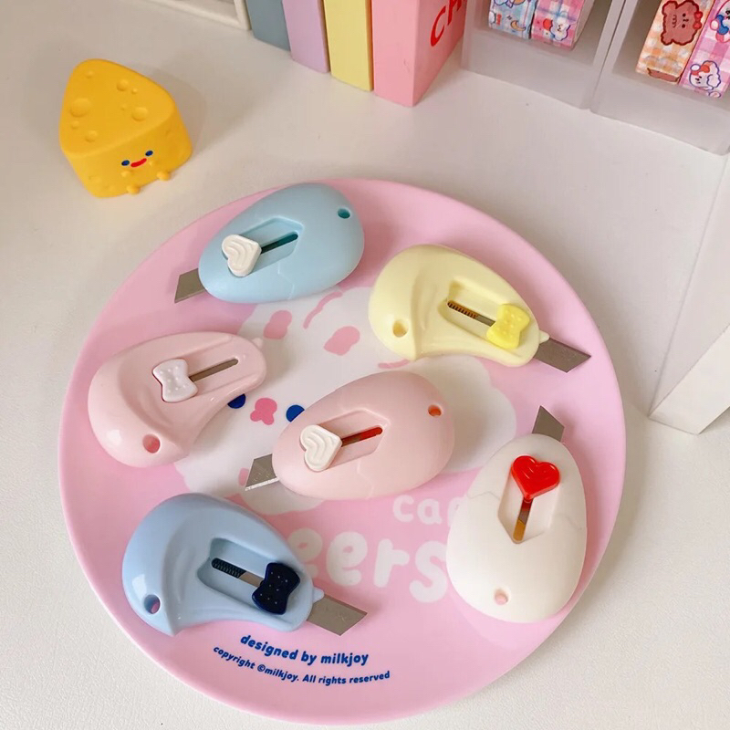 READY STOCK BISA COD - CUTTER MINI KELINCI PISAU PEMOTONG TAJAM KARAKTER KARTUN HEWAN LUCU PITA HATI BONEKA BESI ANTI KARAT UNBOXING PAKET JURNAL DEKORASI AESTHETIC GAYA REMAJA CEWEK KOREA FANCY ELEGAN VIRAL MURAH PREMIUM IMPOR PASTEL MOTIF KAWAII CANTIK