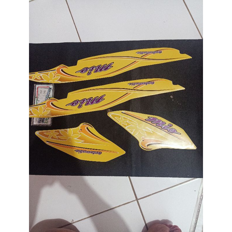 striping grafik Lis body yamah Mio kuning 2004 2005 original