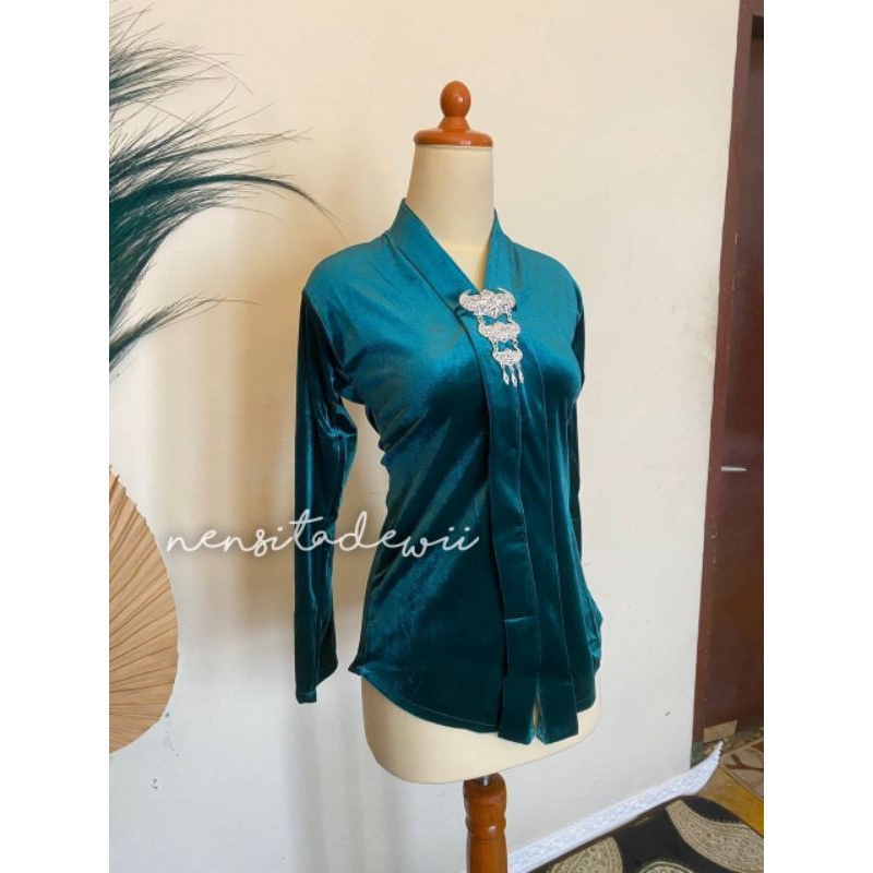 Kebaya Bludru, Model Kartini (Leher V) - Warna Hijau Botol