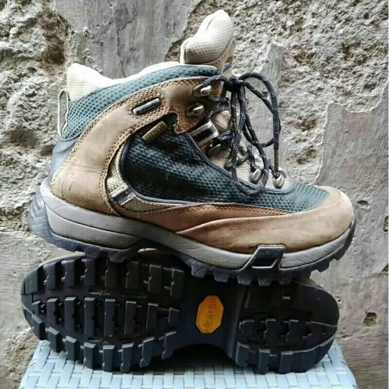 TEVA VIBRAM SHOES HIKING/TREKING