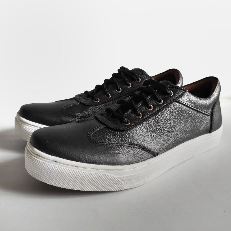 Sepatu Sneakers Casual Kasual Pria Bahan Kulit Asli 100% Original Elegan Hitam Cs1