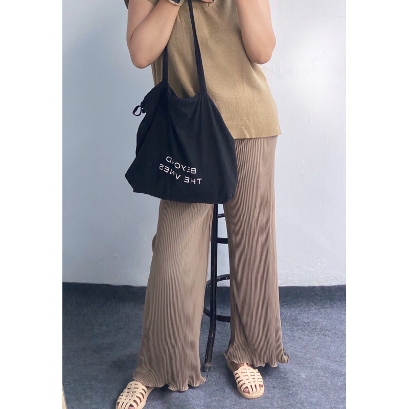 Wavy Pleated Pants by Milposhka / Celana Kulot Plisket