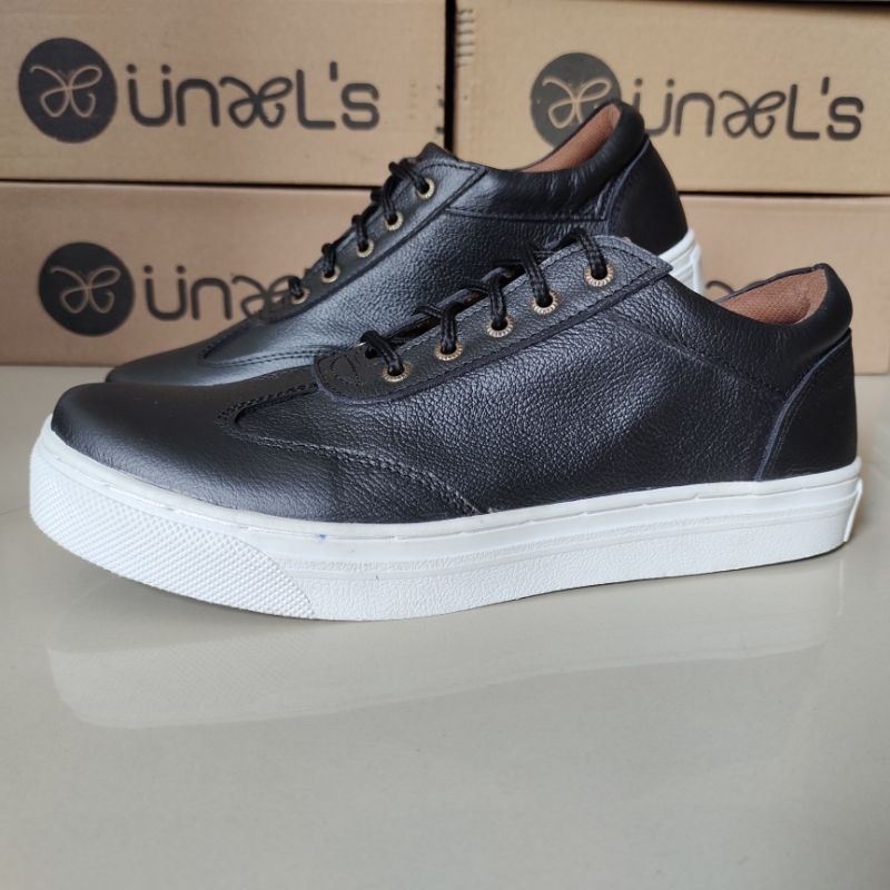 Sepatu Sneakers Casual Kasual Pria Bahan Kulit Asli 100% Original Elegan Hitam Cs1