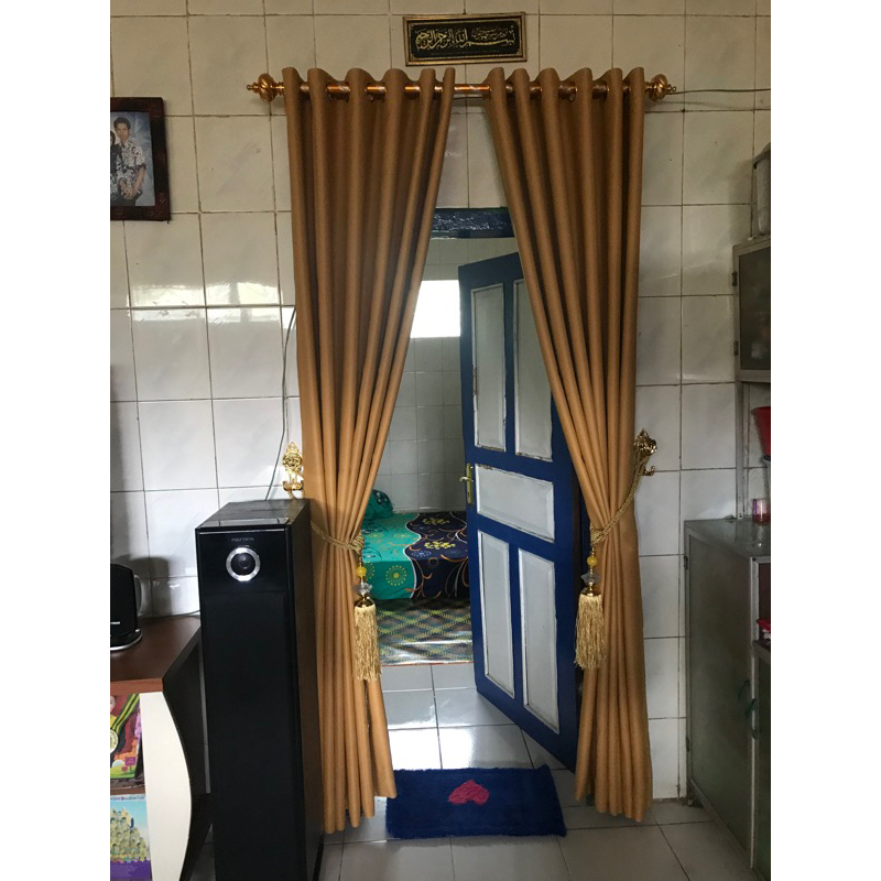 gorden polos minimalis warna gold