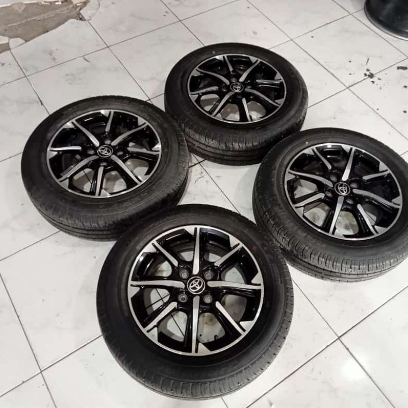 Velg Mobil Bekas Copotan Original New Calya R14 + Ban