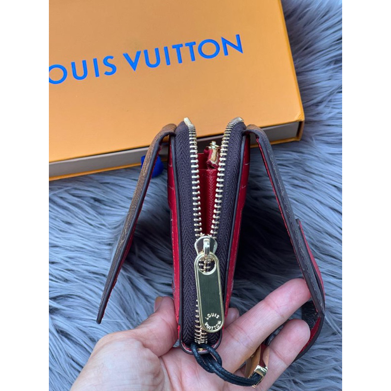 Dompet Lipat Panjang LV Kancing Freebox dan Free Tali Pendek Bahan Waterproof Kekinian