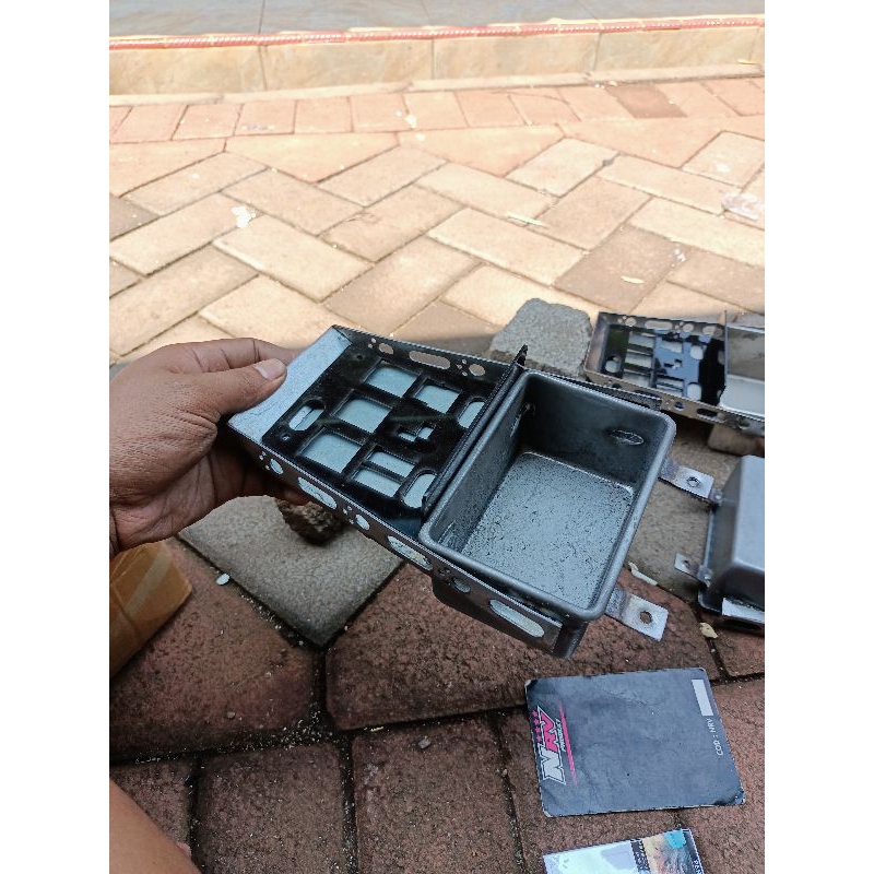 pangkon dudukan aki cb model berdiri set +dudukan soket 1set /dudukan aki cb gl100