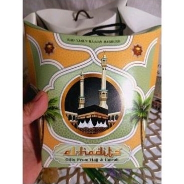 

Tas Paper Bag/ Dus/ Kotak Kosong Oleh - Oleh Haji & Umroh Mewah dan Kekinian