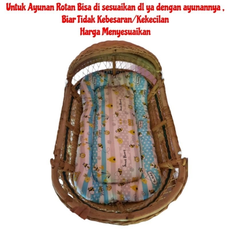 Kasur Ayunan Kain dan Rotan dilengkapi Bantal Bayi Bahan Dacron Empuk Halus Motif Karakter Lucu