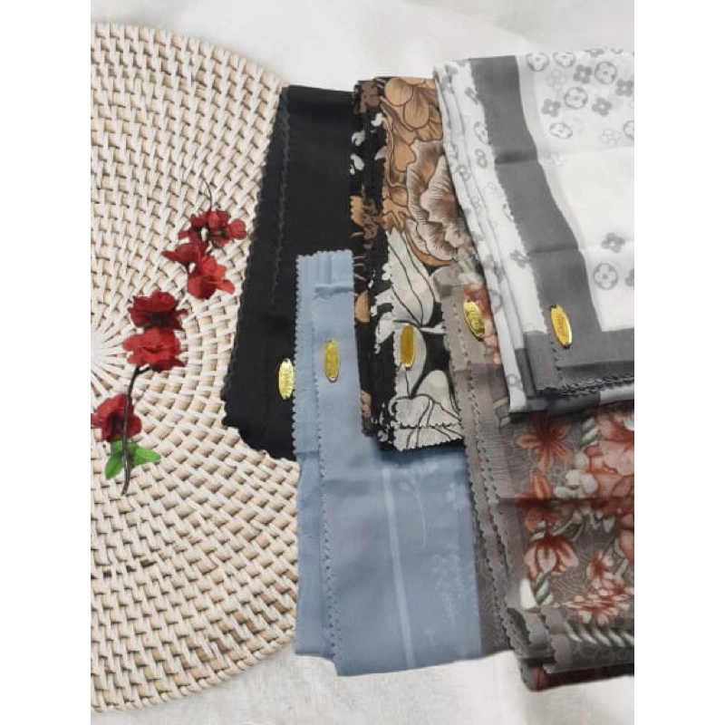 HIJAB SEGI EMPAT TITIWAL HIJAB DARI KAYLA SCRAF BAHAN VOAL PREMIUM GRADE A 115 X 115 CM