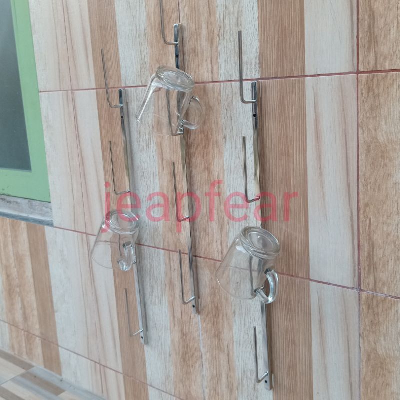 Rak Gelas Tempel Dinding Stenlis