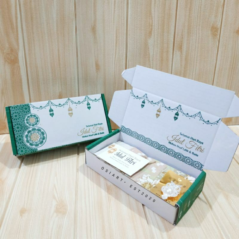 Hampers Lebaran Hijab Segi Empat Motif dan Bros Hempers Ramadhan Muslimah Cewek Paket Parcel Idul Fitri Bingkisan Box Kotak Eid Mubarak Parsel Murah Jilbab Sequare Umama Scraf Kerudung Cantik