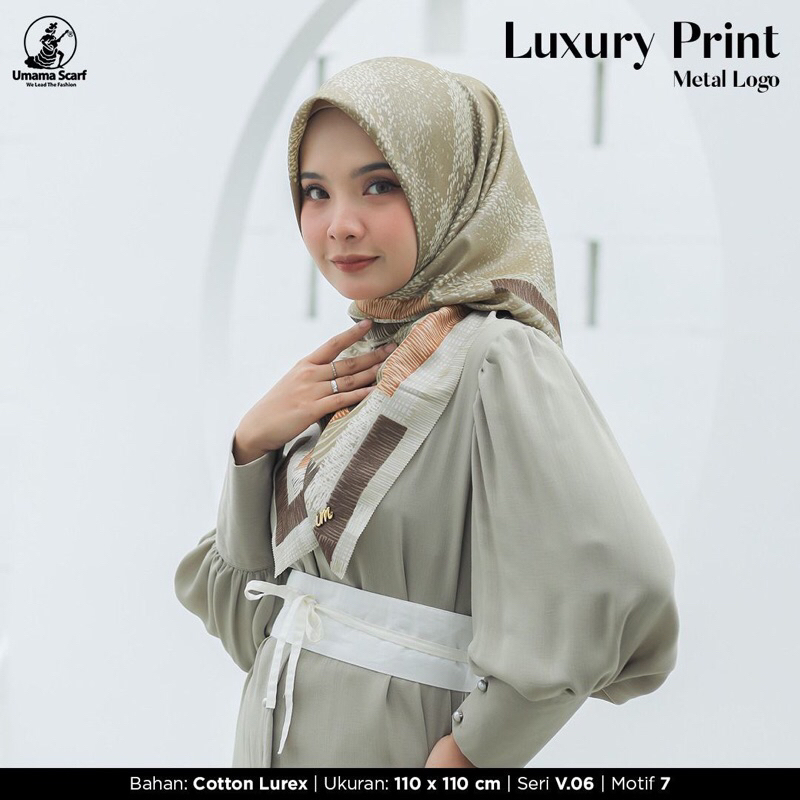 Hijab Segiempat Motif Umama Luxury Print Metal Logo