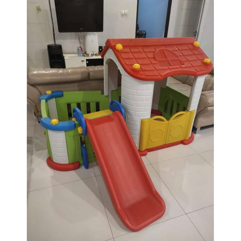 Preloved tobebe playhouse rumah rumahan dengan perosotan red roof