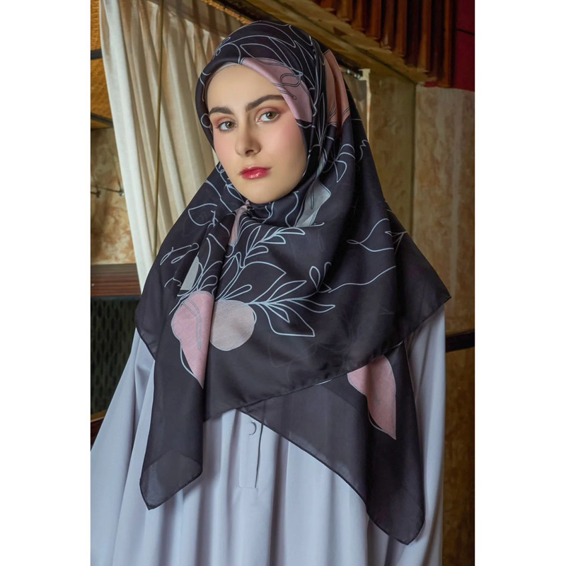 Harmony Black Scraf Mandjha Hijab Segi Empat Ivan Gunawan Original | NEW COLLECTION IDUL FITRI 2023