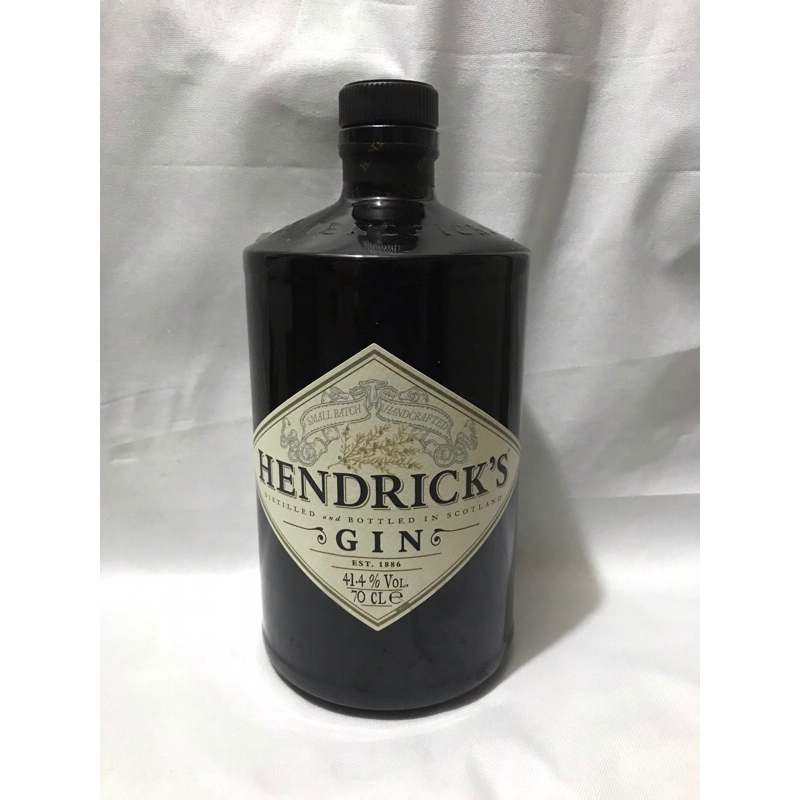botol bekas minuman miras hendrick’s gin / botol pajangan / botol import