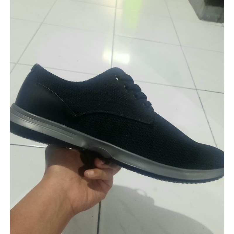 Sepatu Sneakers Skechers Classic Fit Ukuran 46 - Belum Pernah Dipakai