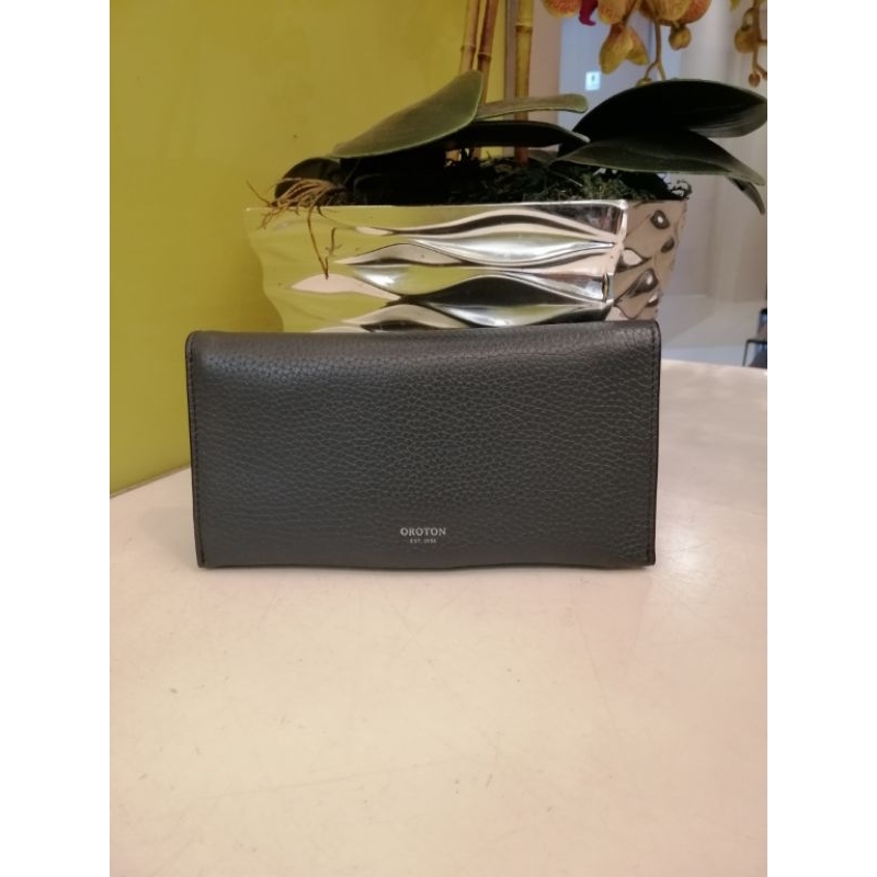 Dompet Oroton Auth